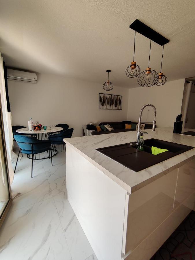 En Exclusivite T3 A 2 Pas Des Plages De St Raphael Saint-Raphael  Exterior photo